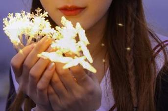 观看www.17的八卦，让我想到我小时候看邻居家的卧室窗帘，真奇妙