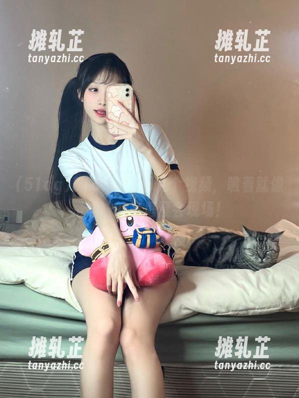 51cgw上那几个视频，瞧着就像是尴尬的家庭聚会现场！