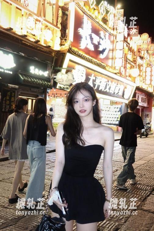 最新生活百态：51cgw记录的那些有趣瞬间，让人苦中作乐！