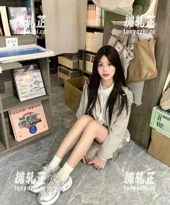 在51cg吃瓜入口，不小心点开了个黑料老虎菜，恍恍惚惚的