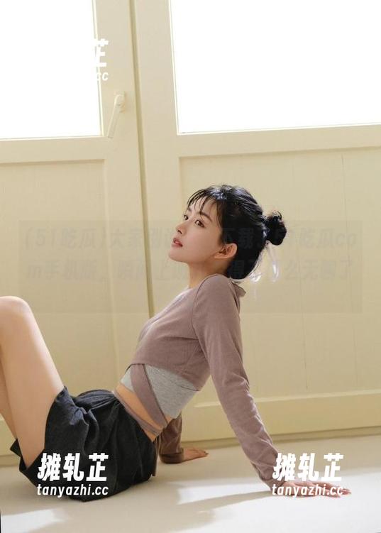 大家别说，我下载了51吃瓜com手机版，瞬间上班也变得不那么无聊了…