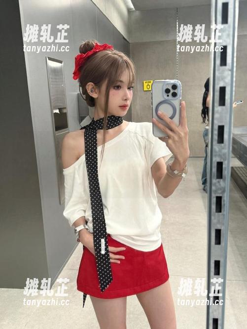 今天又创造了新的吃瓜方式：直接从“www.吃瓜网36w.cc”传送门蹦出来了，迫不及待要分享了！