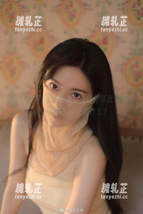 画风突变，传送门带我们到“人人黑料”，缺点什么？