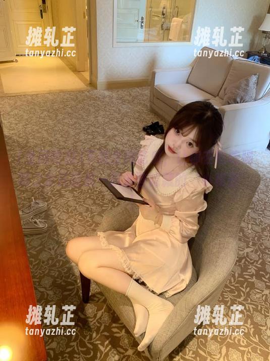 下载全网吃瓜，让你在吃吃喝喝之余还能扒一扒那些隐藏的‘小秘密’！