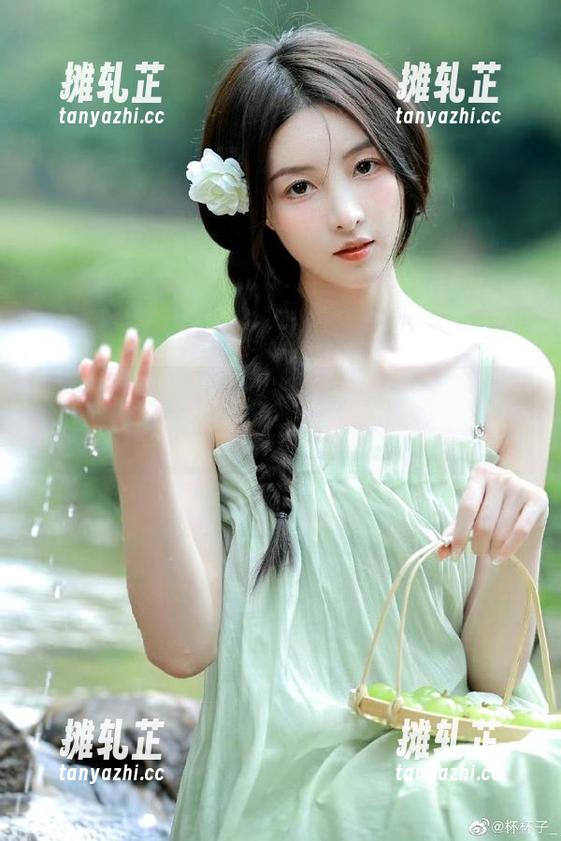 有时候我觉得吃瓜头条网页就像个魔术师，淘气又让人心痒痒。