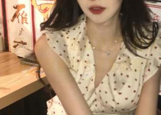 点开“吃瓜网红”的抖音链接，我发现假的也很有创意！