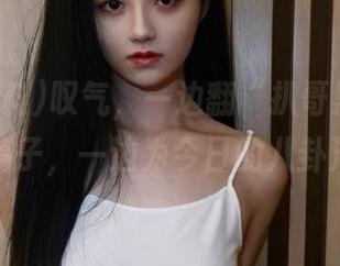 叹气，一边翻“扒哥黑料”发布的稿子，一边为今日的八卦汗颜。
