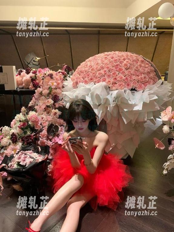 本以为生活就是平淡无奇，没想到“明星黑料”发布了新鲜料，真是惊掉了我的眼睛。