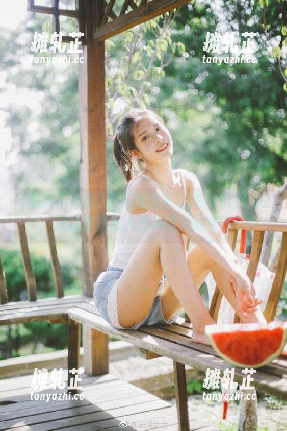 最新黑料不打烊zzzttt.su，总让我思考人性和薯片的关系！