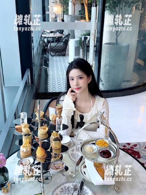 “黑料不打烊”app，每天都能吃到你没事上瘾的瓜，来一口吧，别客气！