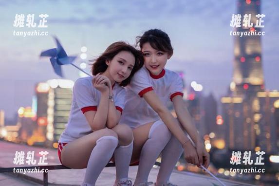 在黑料在线观看，有时像是在窥探一出荒诞剧。