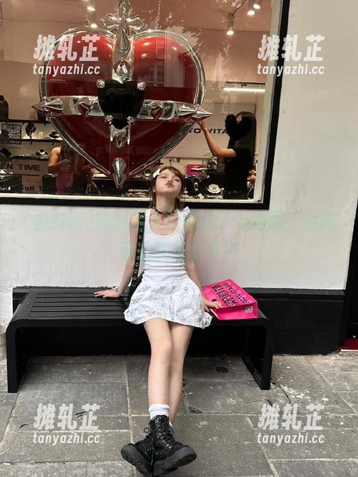 黑料网入口都成了名场面，瓜能喂饱我的好奇心
