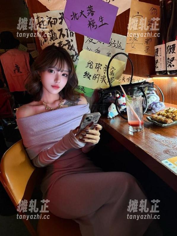 一刷黑料网网页，最新八卦就像飞来的泡泡糖，让我忍不住舔嘴唇！
