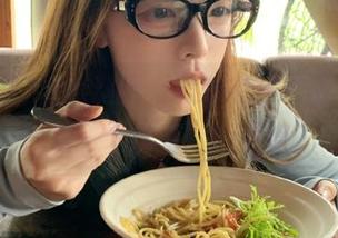 看黑料网，竟然有种“我与自由只差一个屏幕”的感受。